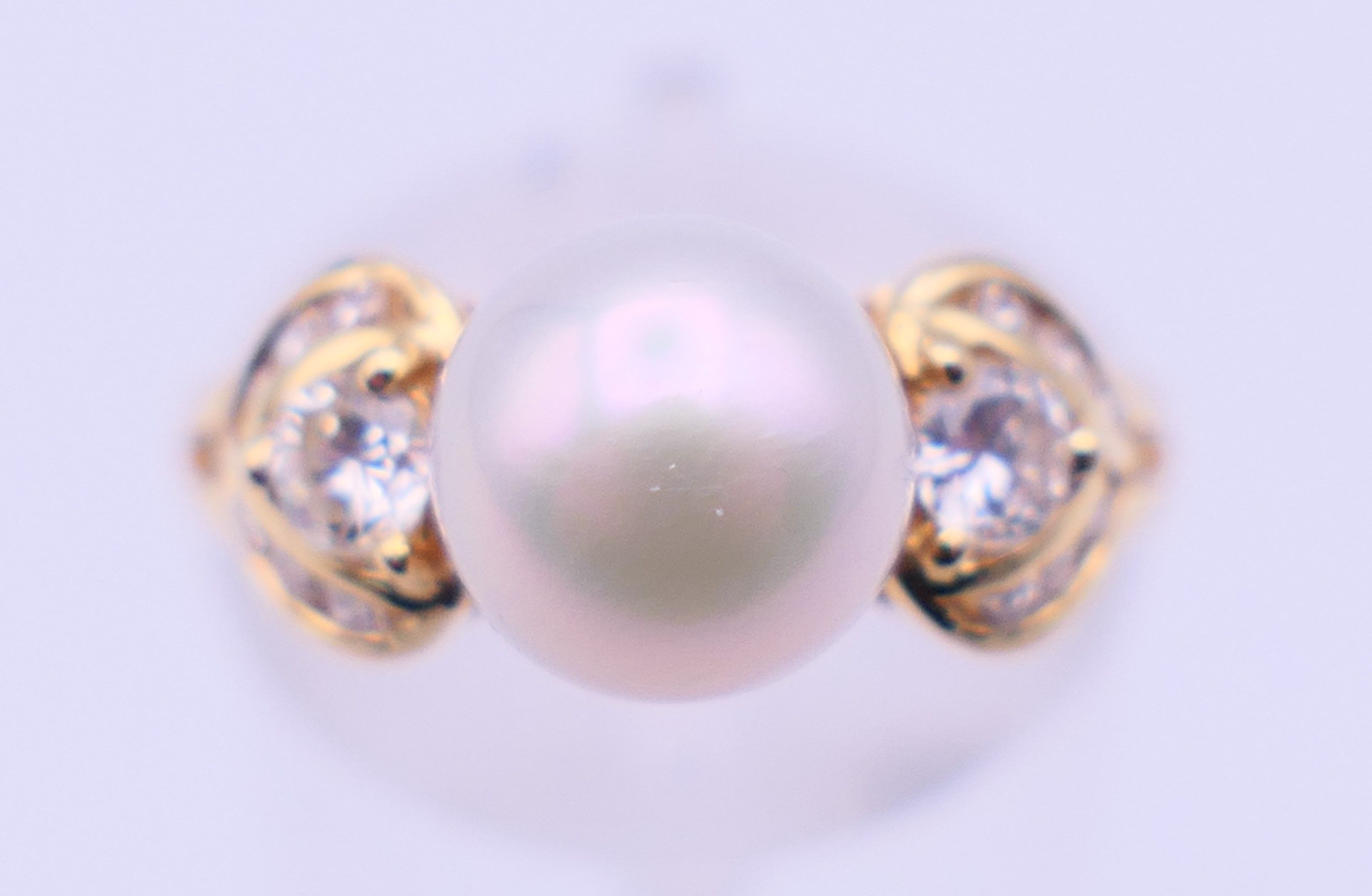 An 18 ct gold, diamond and pearl ring. Ring size L/M. 3.9 grammes total weight. - Image 2 of 5