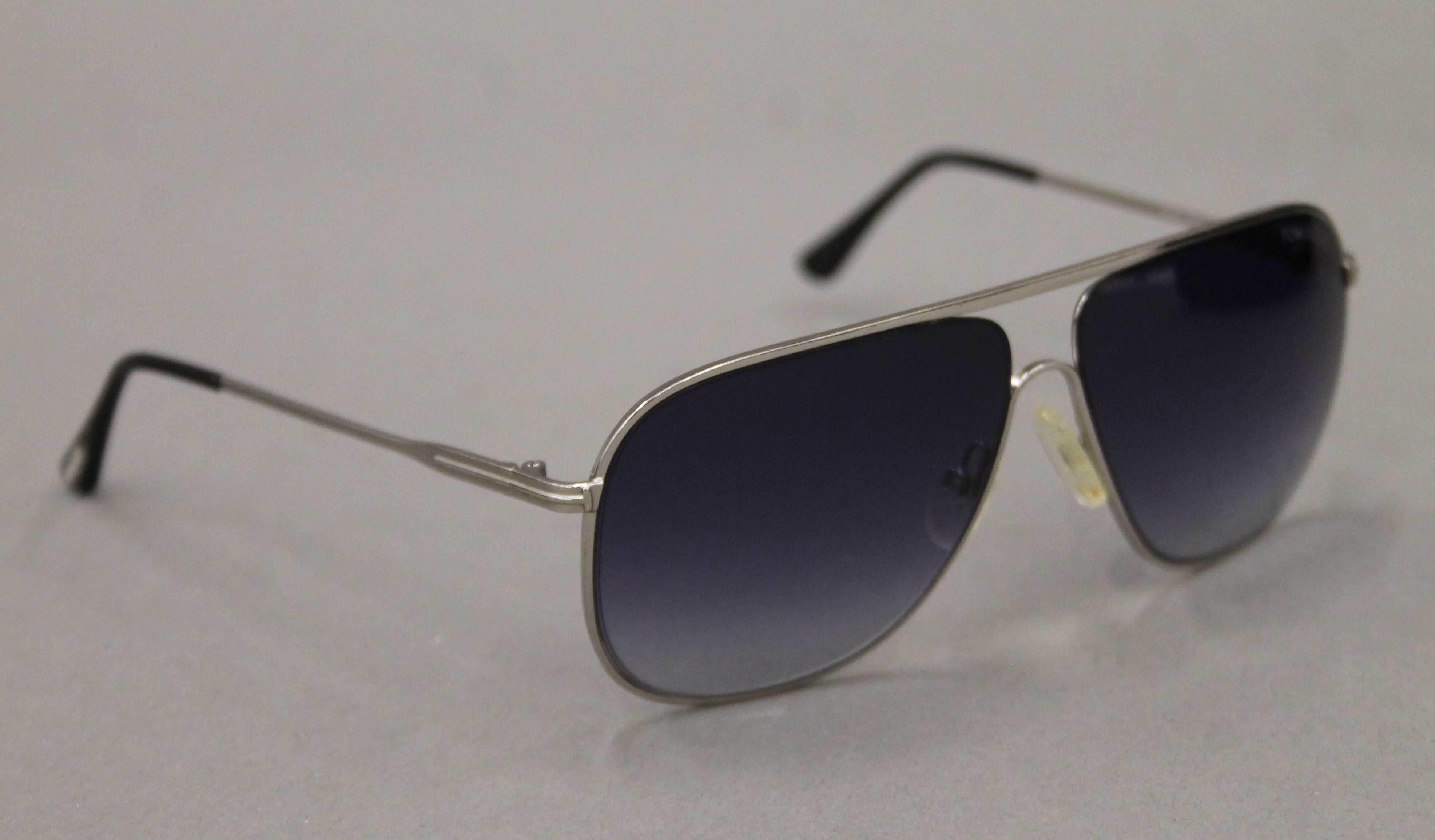 A boxed pair of Tom Ford sunglasses. The box 18 cm wide. - Image 3 of 11