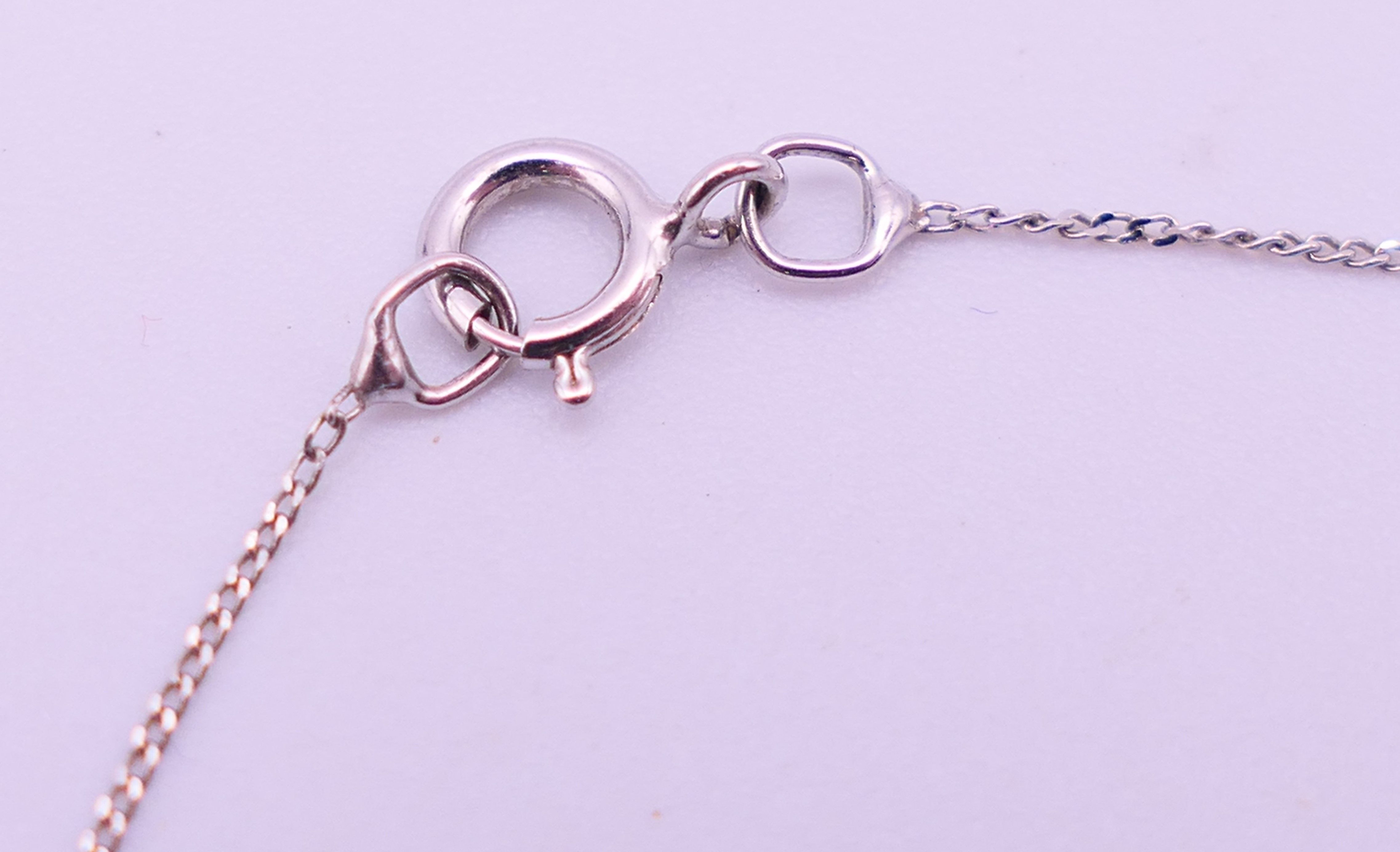 A 9 ct white gold and diamond double heat pendant on a 9 ct white gold chain. Pendant 1. - Image 5 of 8