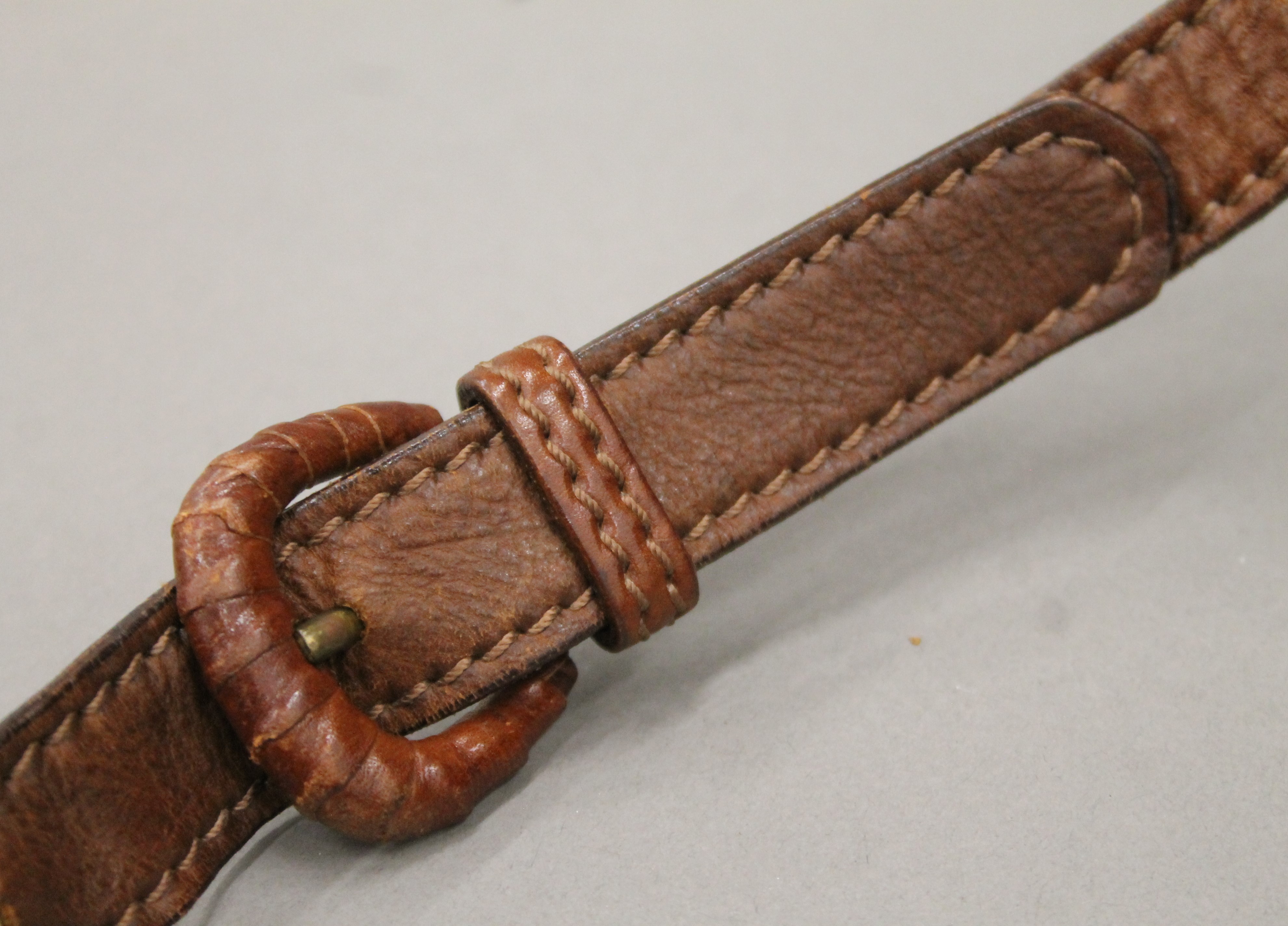 A The Bridge leather handbag and purse. The former 28 cm wide. - Image 4 of 9