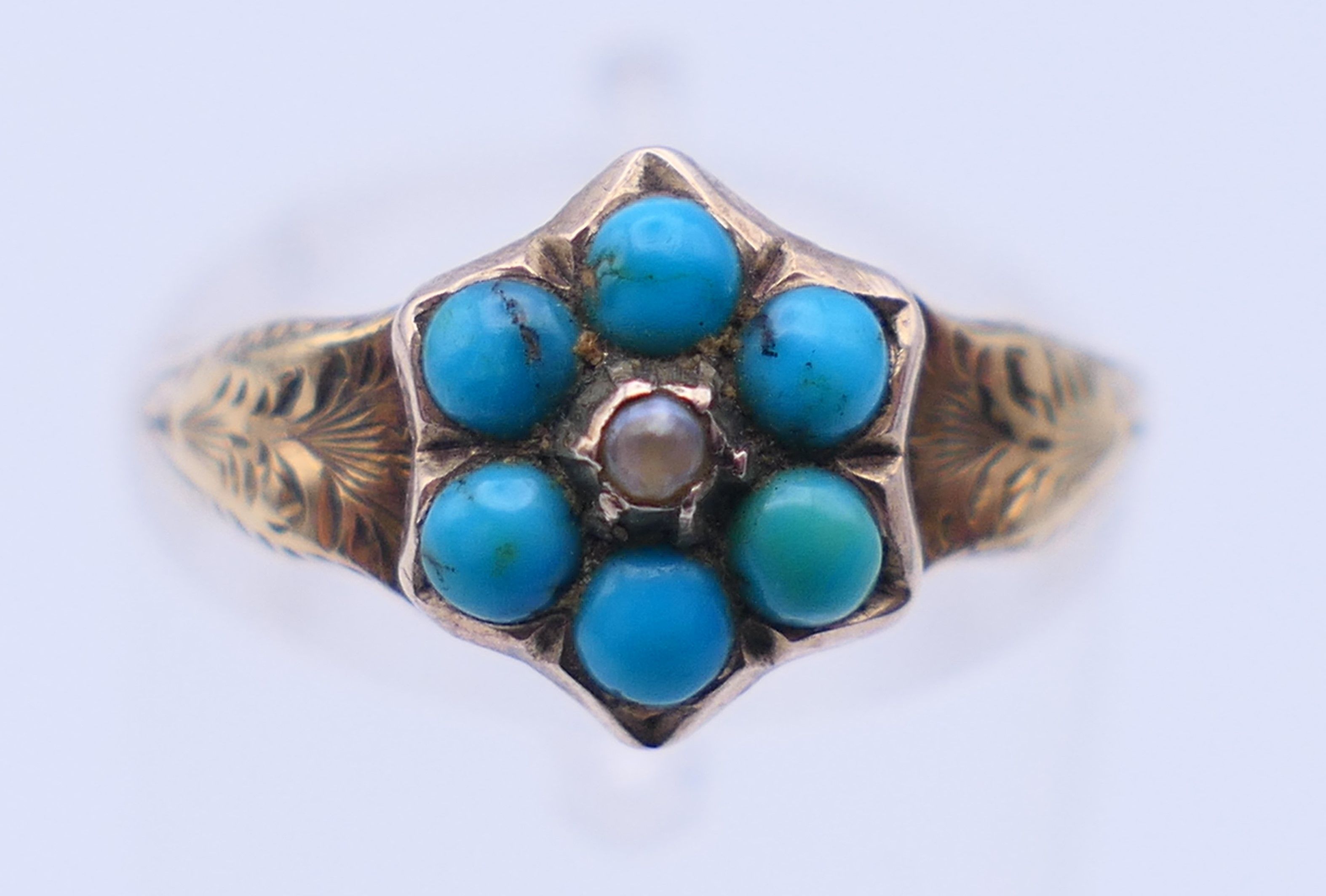 An unmarked antique 9 ct gold and turquoise ring. Ring size N. 1.4 grammes total weight.