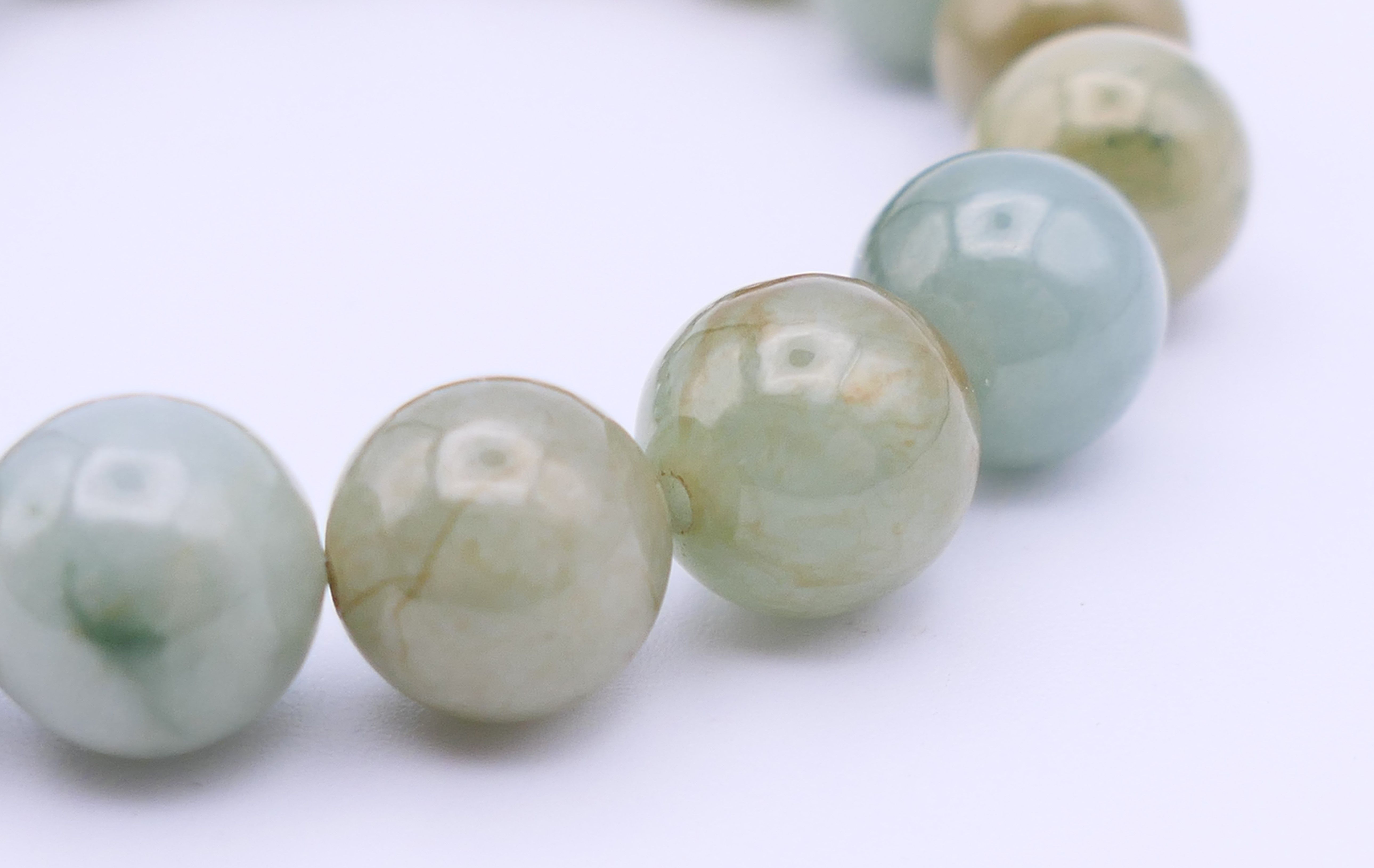A jade bead bracelet. Each bead approximately 1 cm, bracelet 17 cm long. - Image 2 of 3