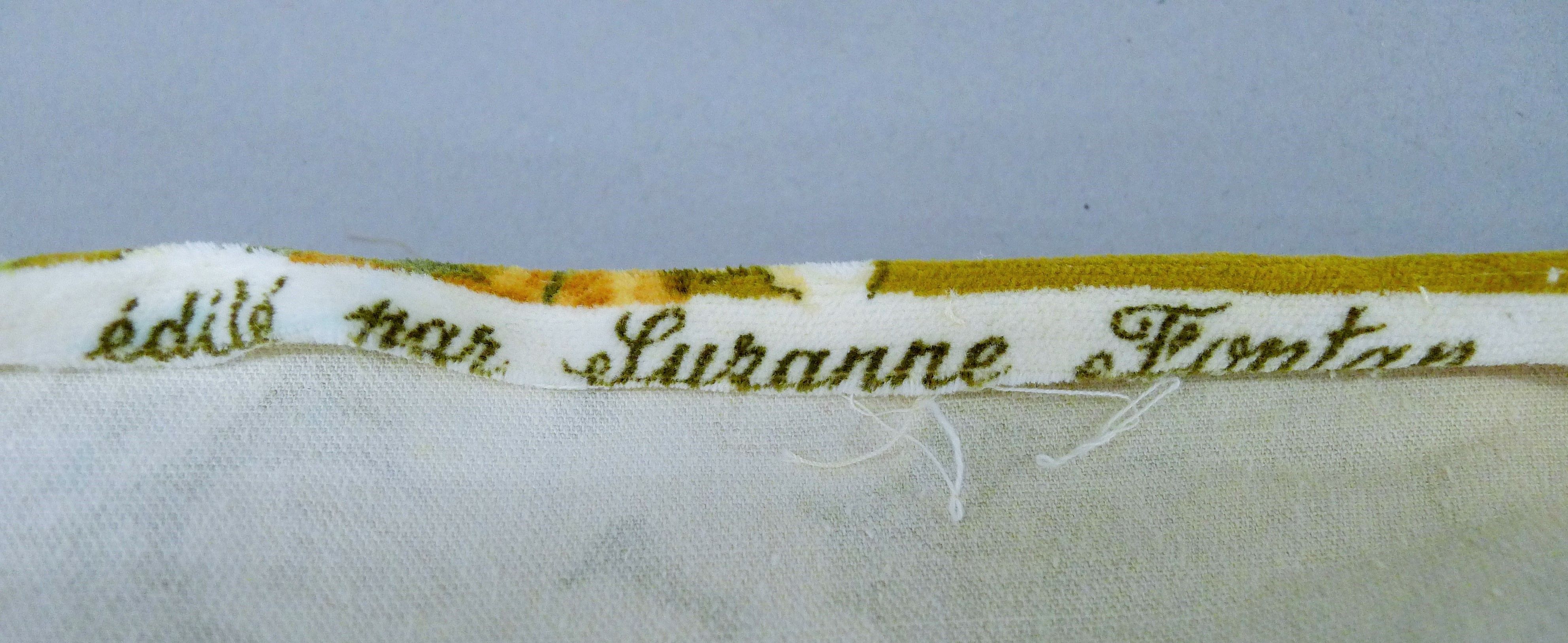 A length of Suzanne Fontan of Paris 'Montijo' pattern velveteen fabric. 220 x 252 cm. - Image 4 of 6