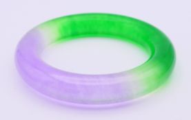A two-tone jade bangle. 6 cm inner diameter.