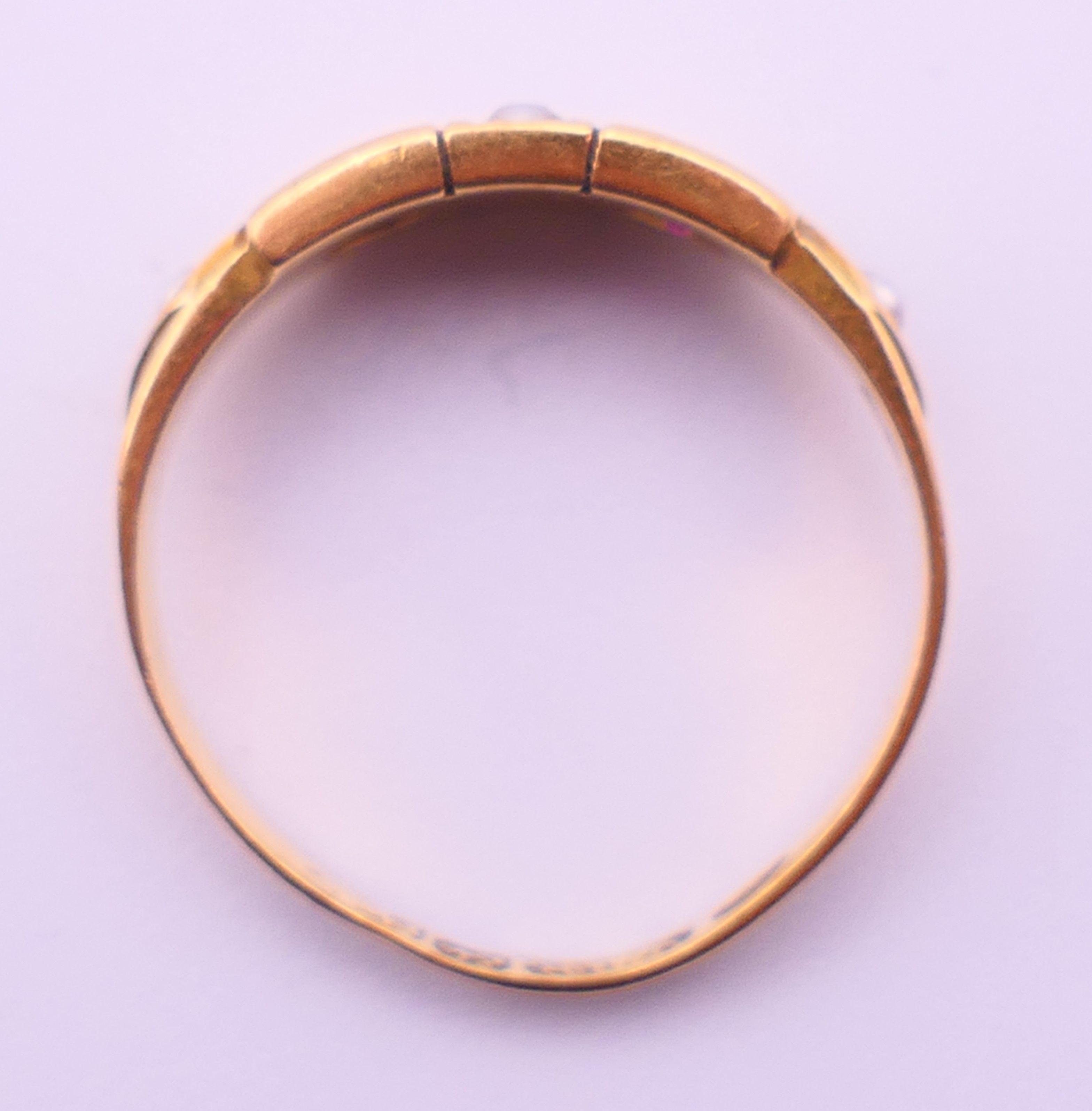 An 18 ct gold, ruby and seed pearl ring. Ring size M. 3.2 grammes total weight. - Image 5 of 5