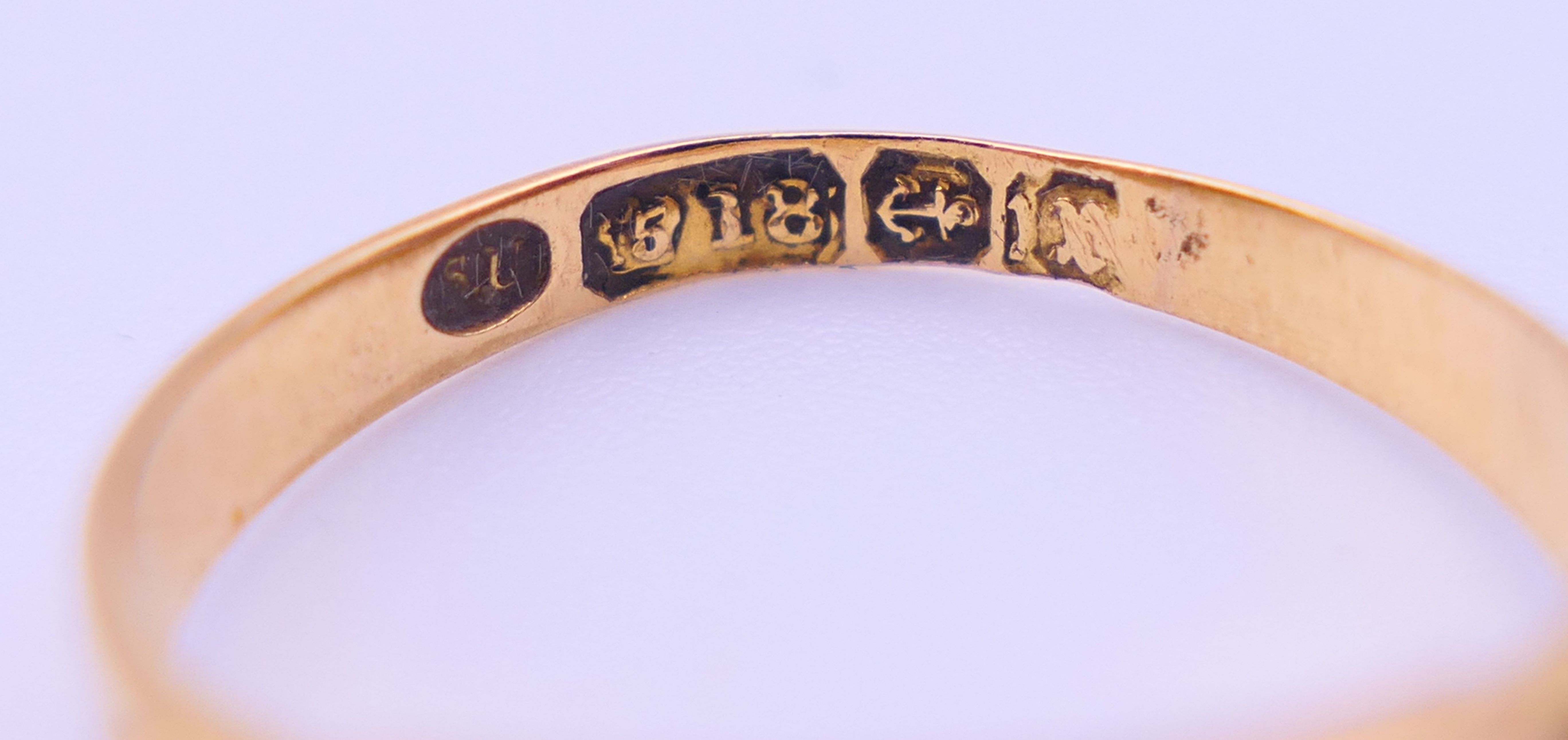 An 18 ct gold, ruby and seed pearl ring. Ring size M. 3.2 grammes total weight. - Image 4 of 5