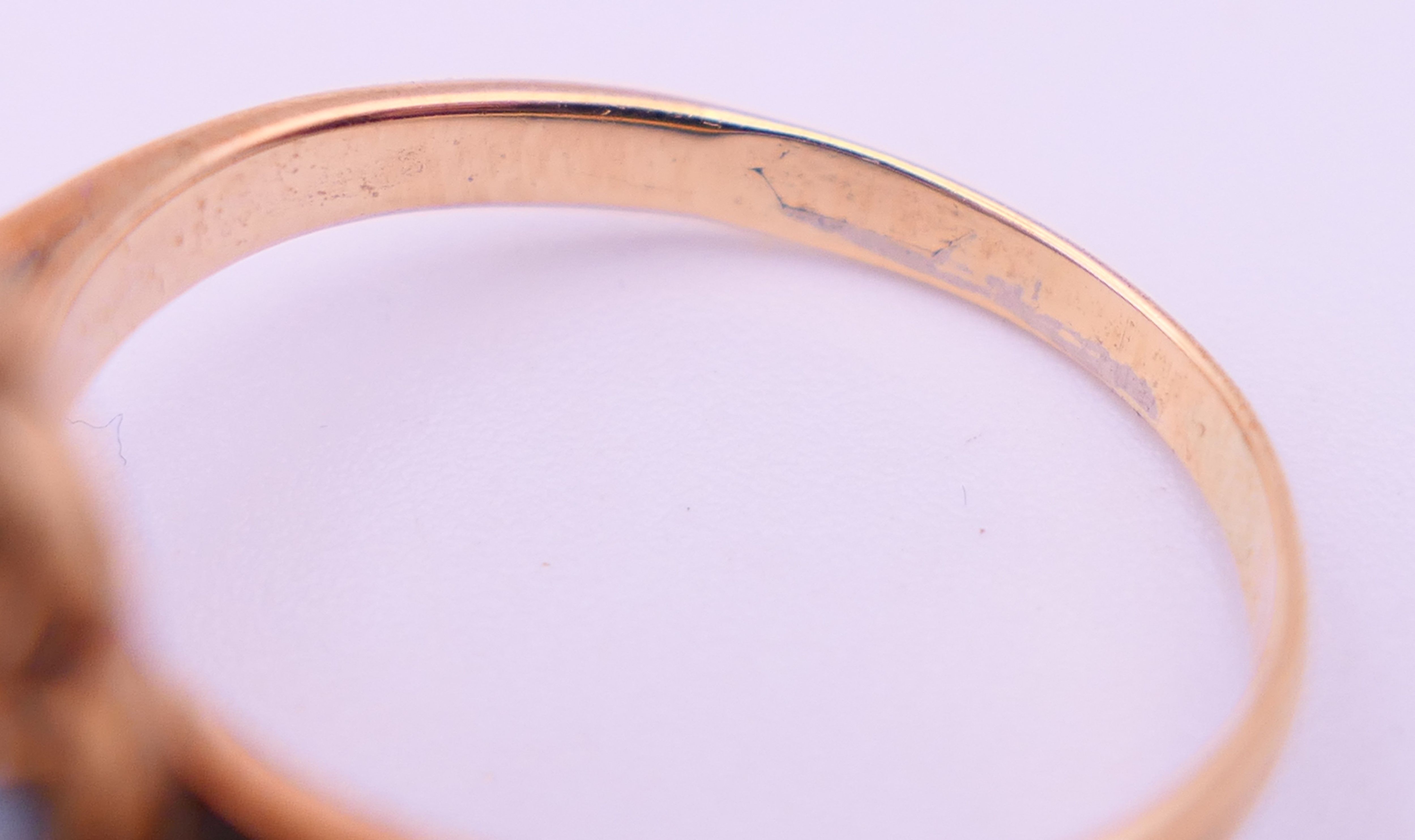 An unmarked gold, opal and seed pearl ring. Ring size M/N. 4 grammes total weight. - Image 4 of 5