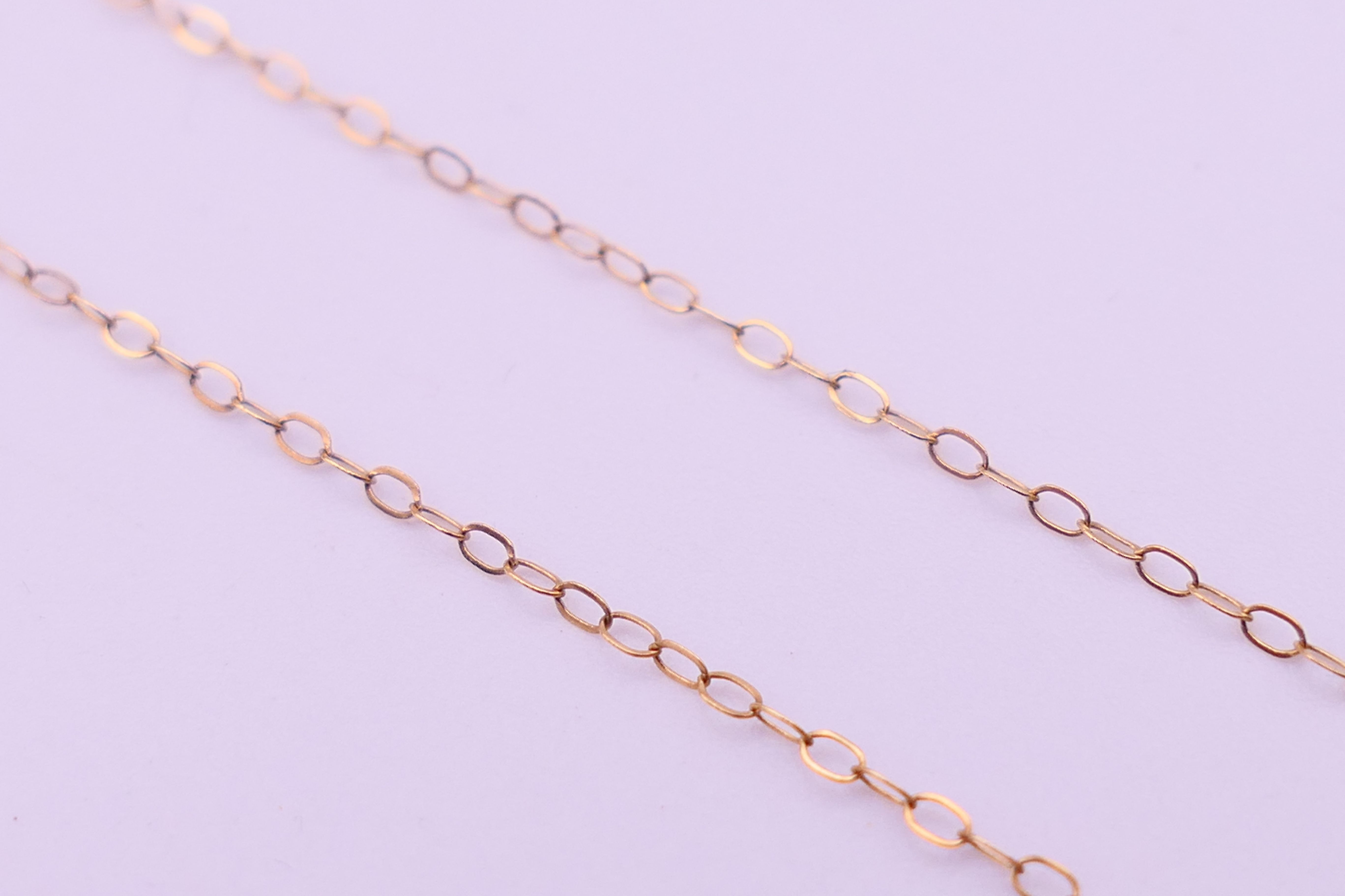 A 9 ct gold three-stone pendant on a 9 K gold chain. Pendant 1. - Image 7 of 8