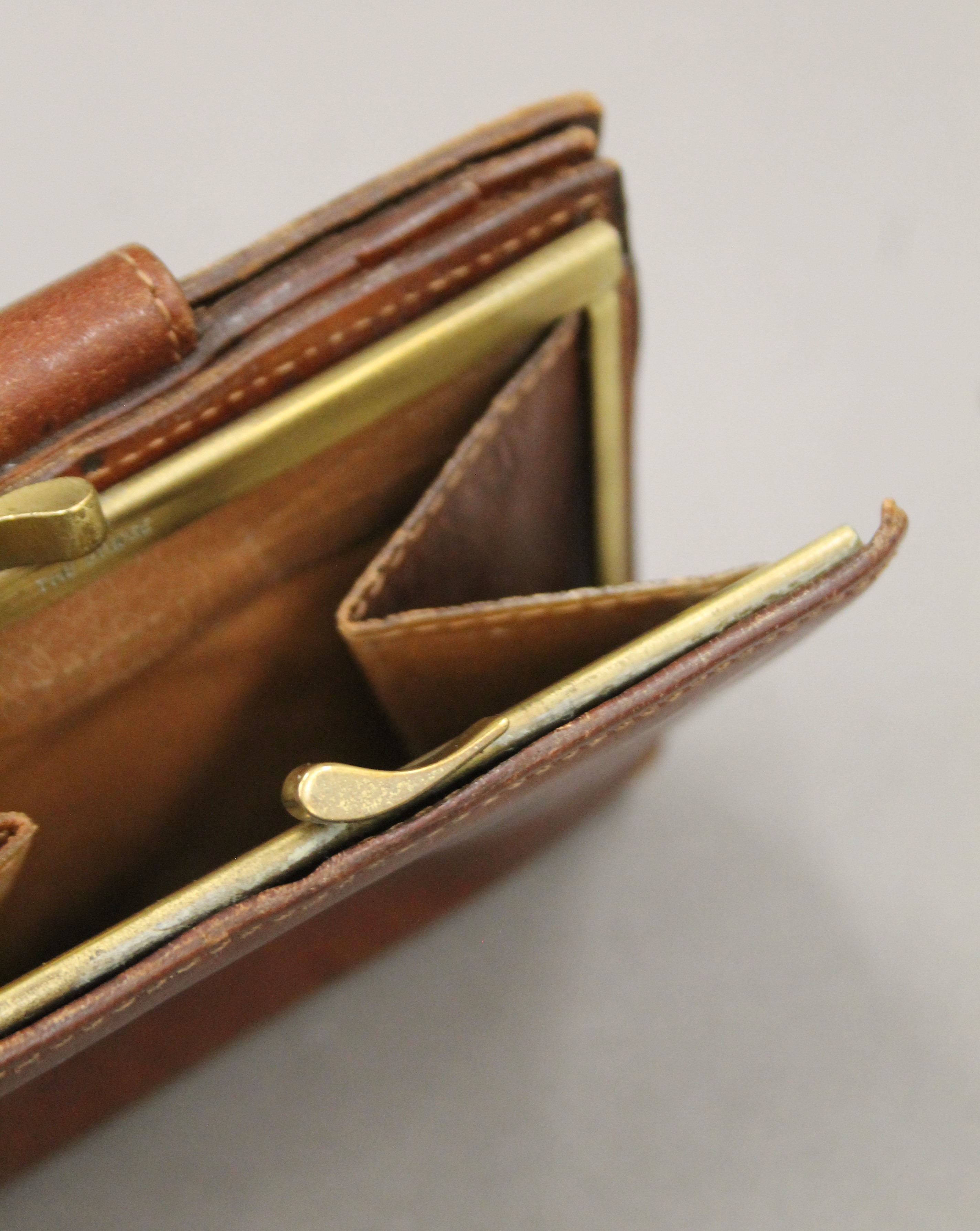 A The Bridge leather handbag and purse. The former 28 cm wide. - Image 9 of 9