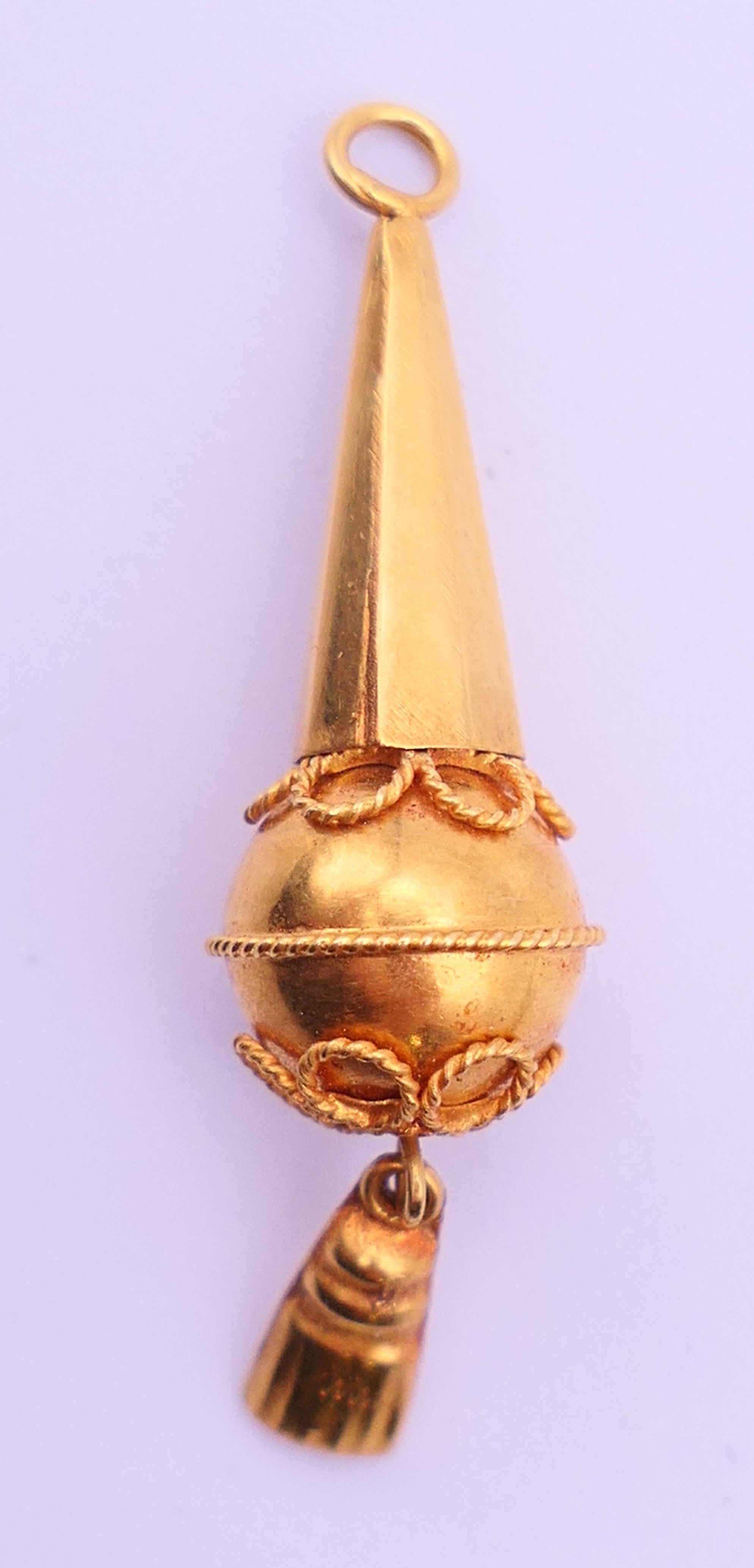 Two pairs of unmarked gold earrings. 3.5 cm high and 1 cm diameter respectively. 4.9 grammes. - Image 3 of 6