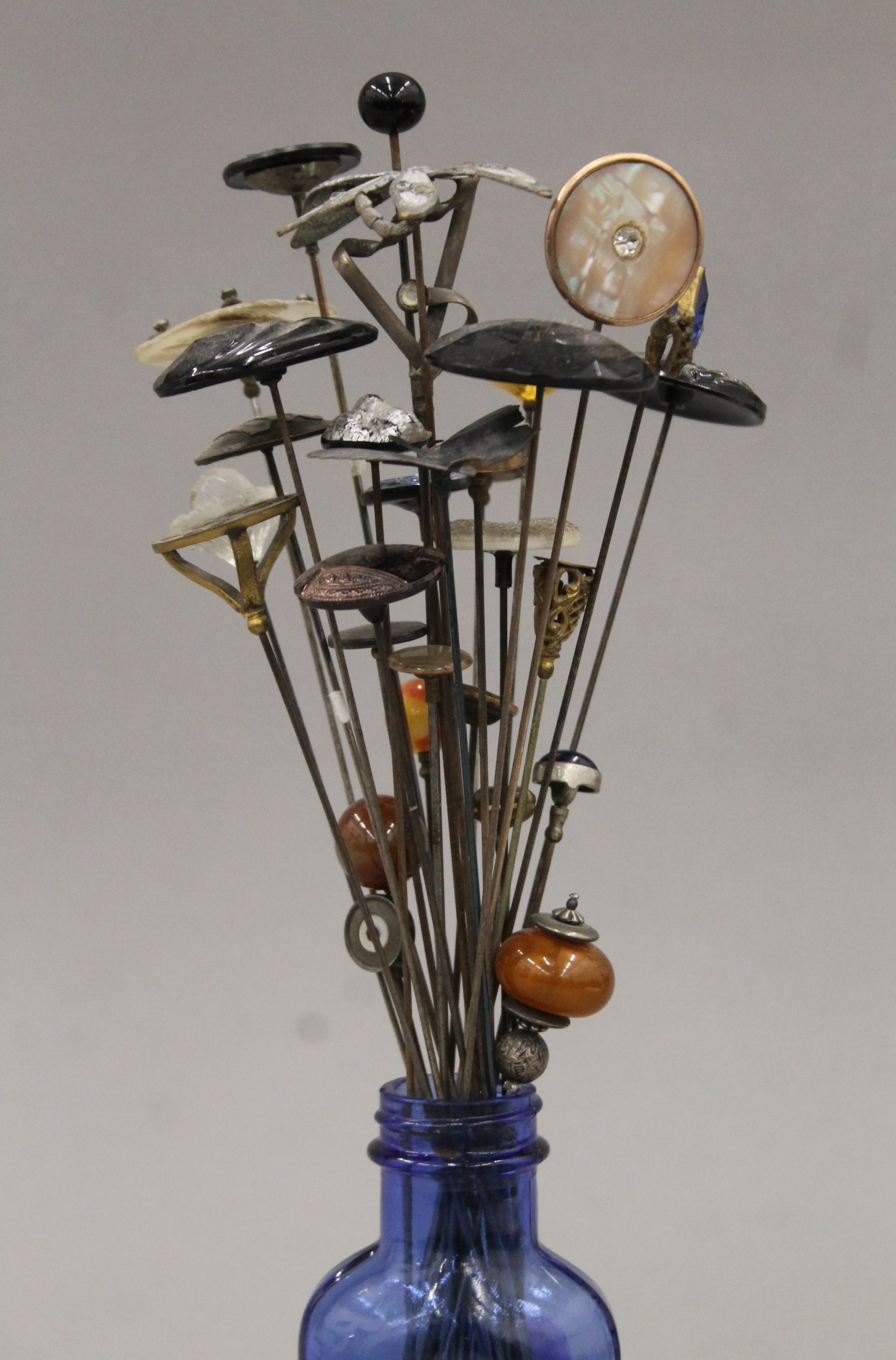A collection of vintage hat pins. The largest 32 cm long. - Image 2 of 4