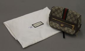 A Gucci belt bag. 20 cm wide.