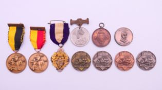 Various medallions and medals, some cased.
