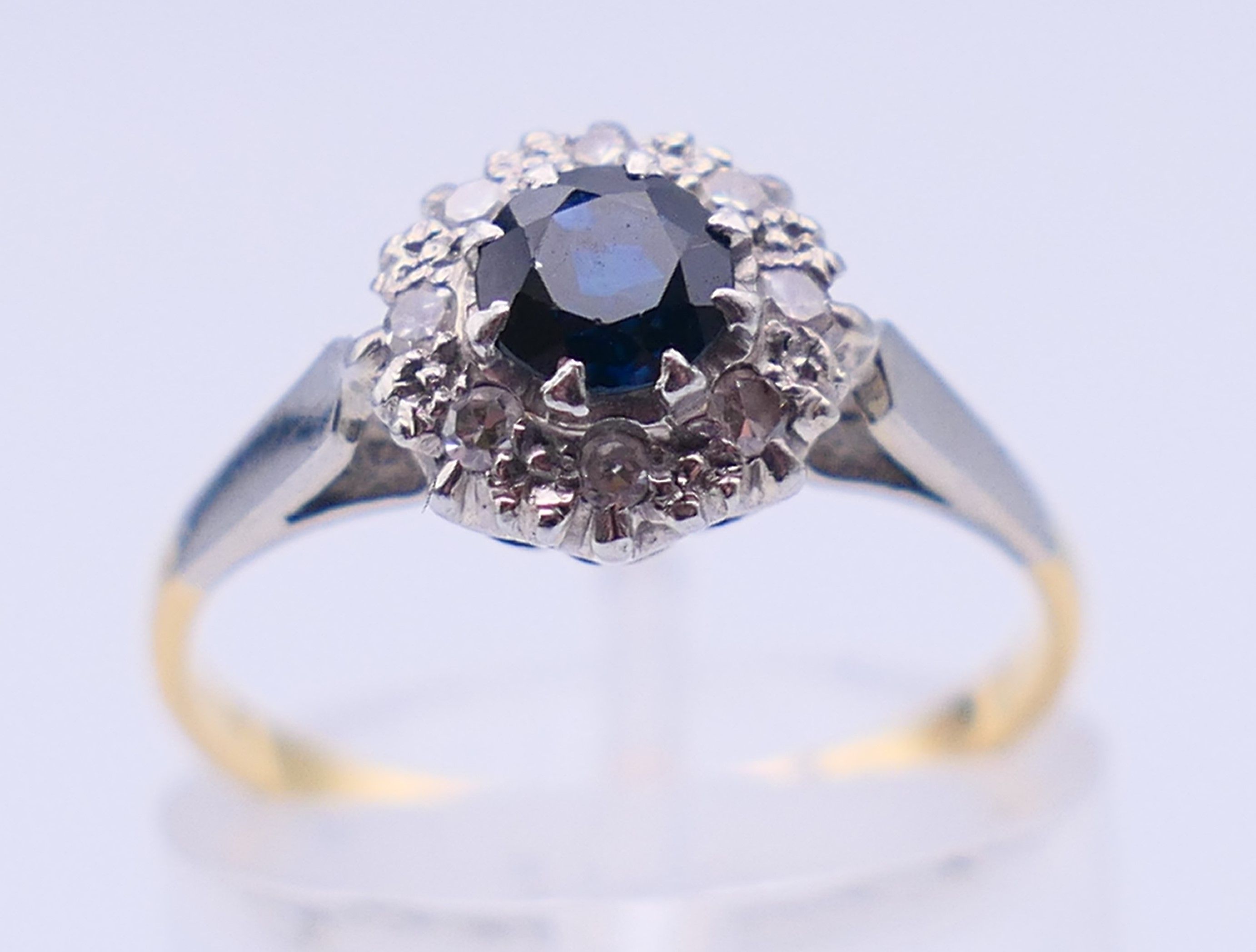 An 18 ct gold and platinum diamond and sapphire ring. Ring size M. 2.4 grammes total weight. - Image 2 of 5