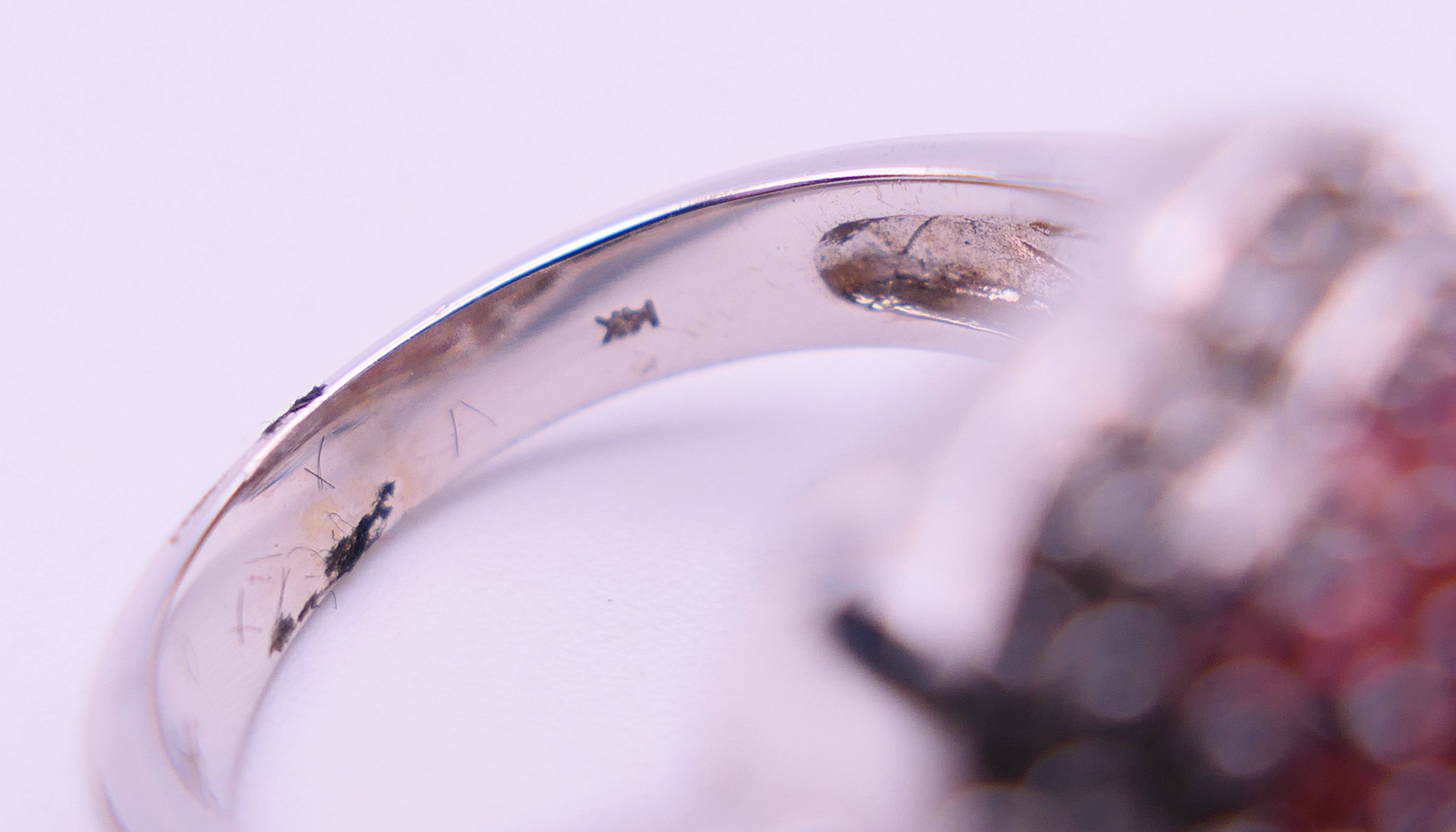 A 14 K white gold cluster ring. Ring size M. 8.1 grammes total weight. - Image 4 of 5