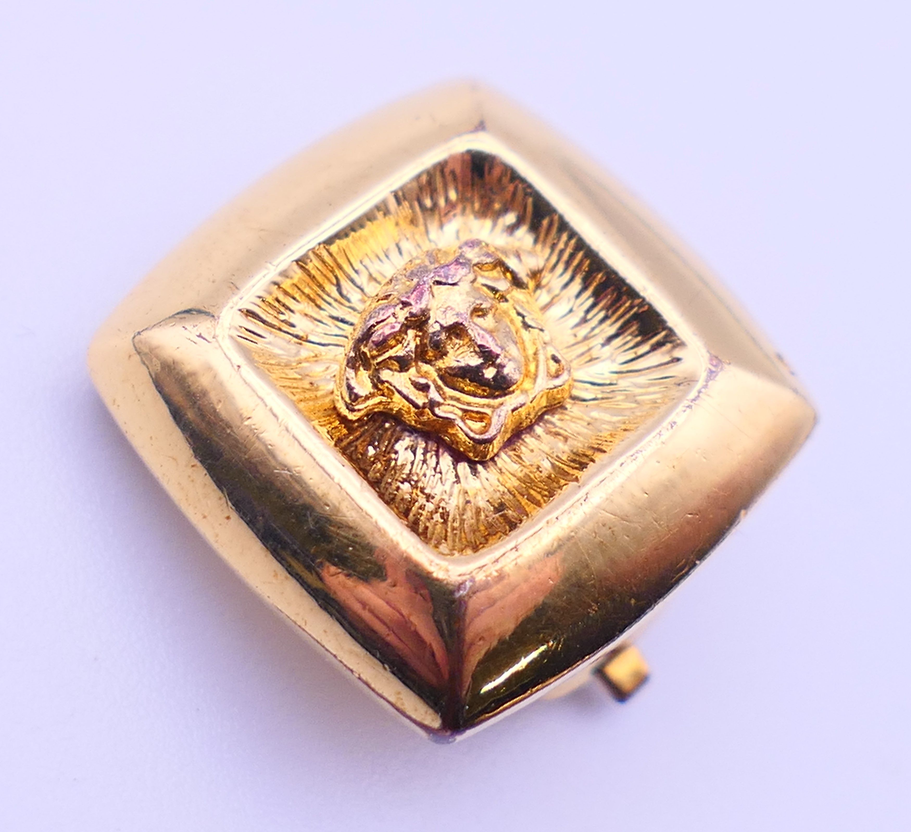 A pair of Gianni Versace Medusa clip-on earrings. 1.75 x 1.75 cm. - Image 3 of 5