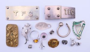 A small quantity of silver and other jewellery including an Art Nouveau brooch depicting Joan of