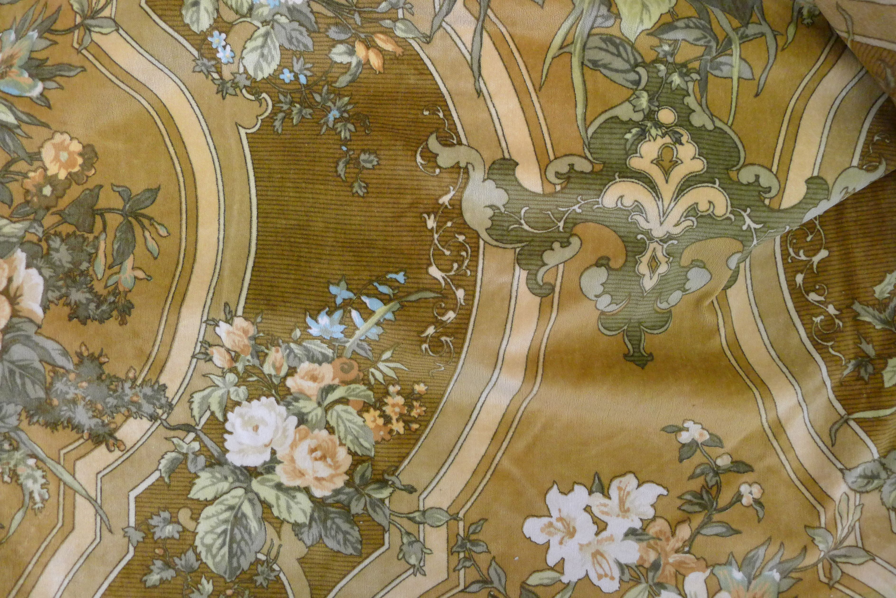 A length of Suzanne Fontan of Paris 'Montijo' pattern velveteen fabric. 220 x 252 cm. - Image 2 of 6