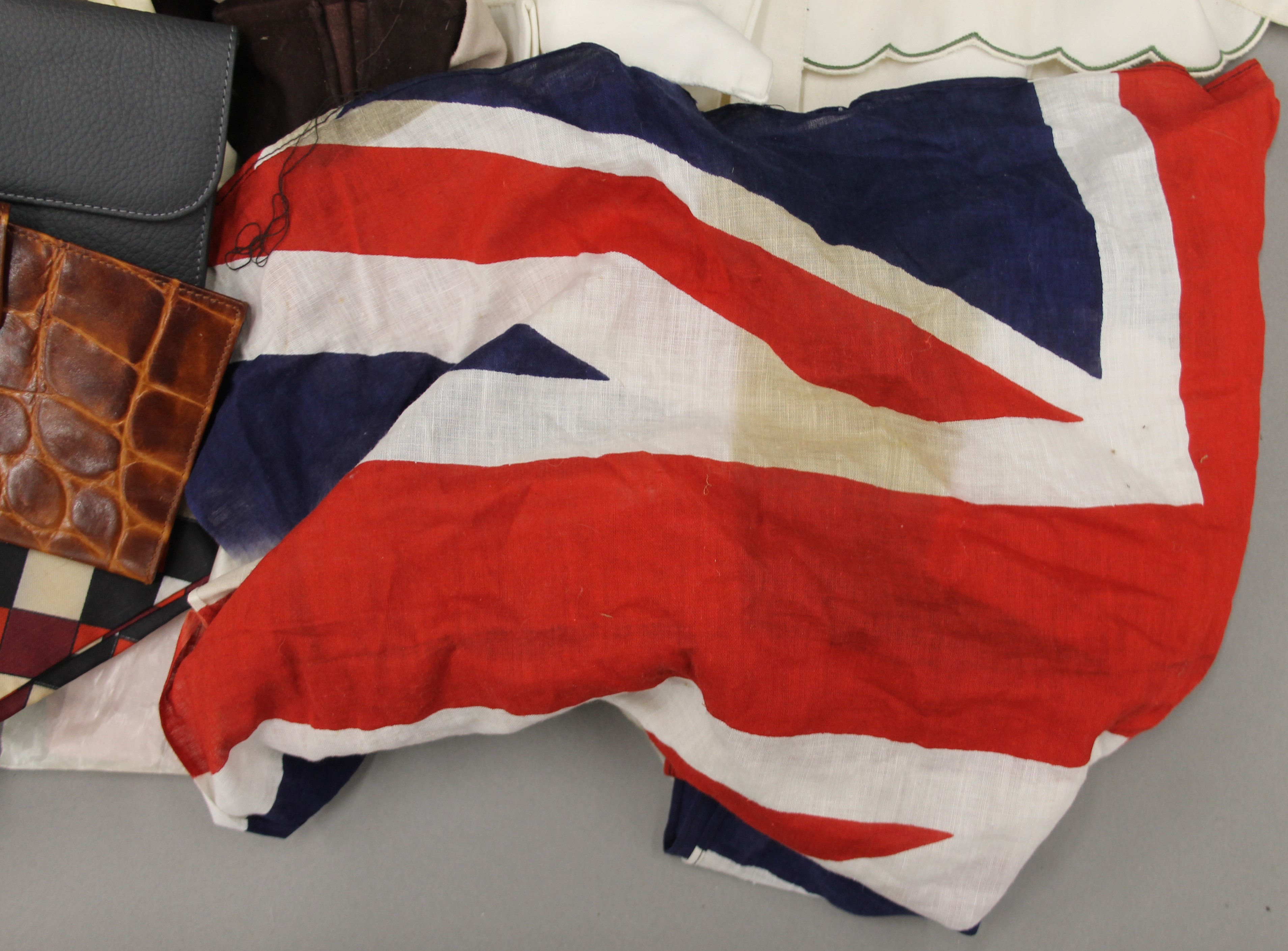 A quantity of various vintage handbags, linen, a Union flag etc. The latter 41 x 85 cm. - Image 2 of 6