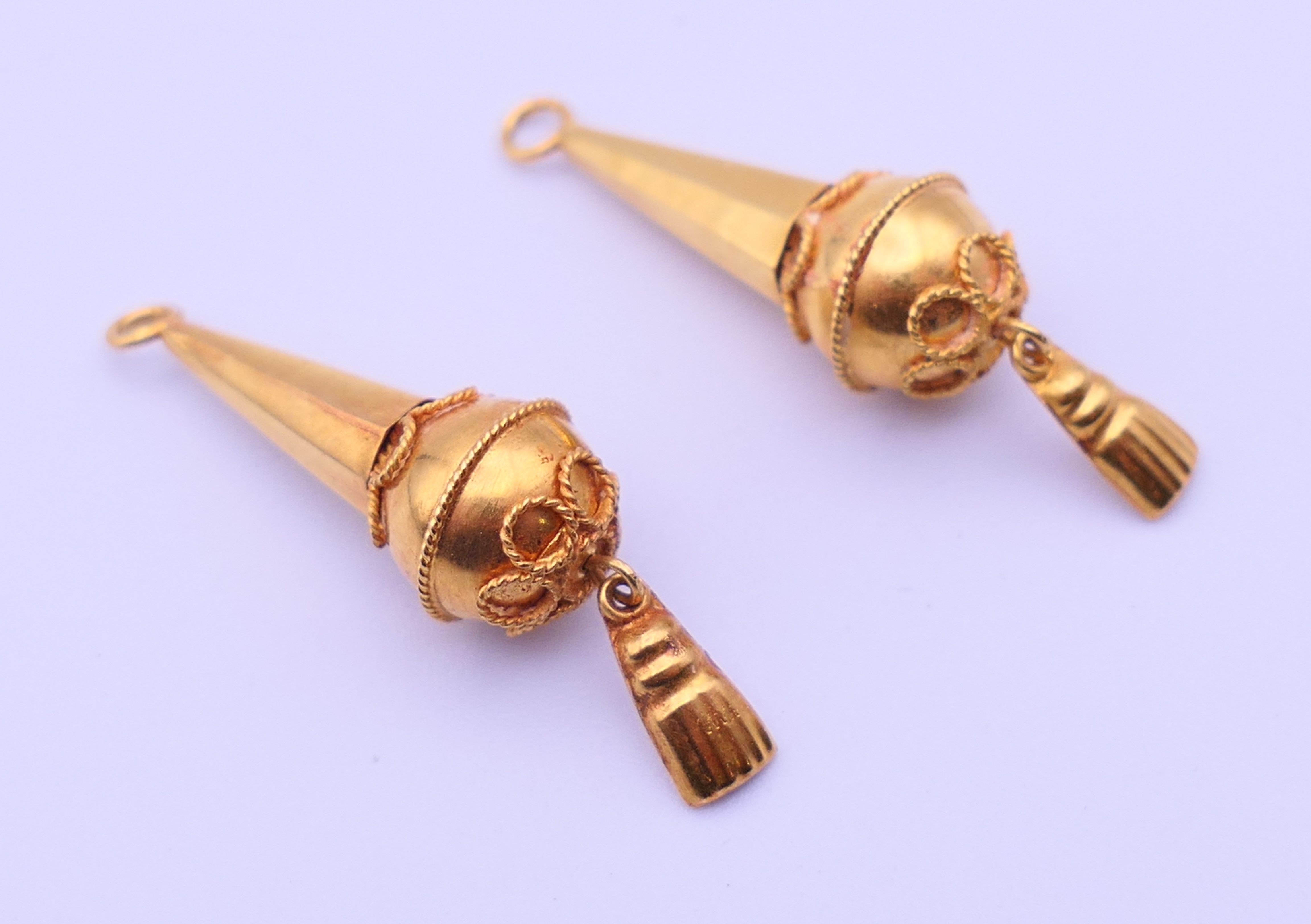 Two pairs of unmarked gold earrings. 3.5 cm high and 1 cm diameter respectively. 4.9 grammes. - Image 2 of 6