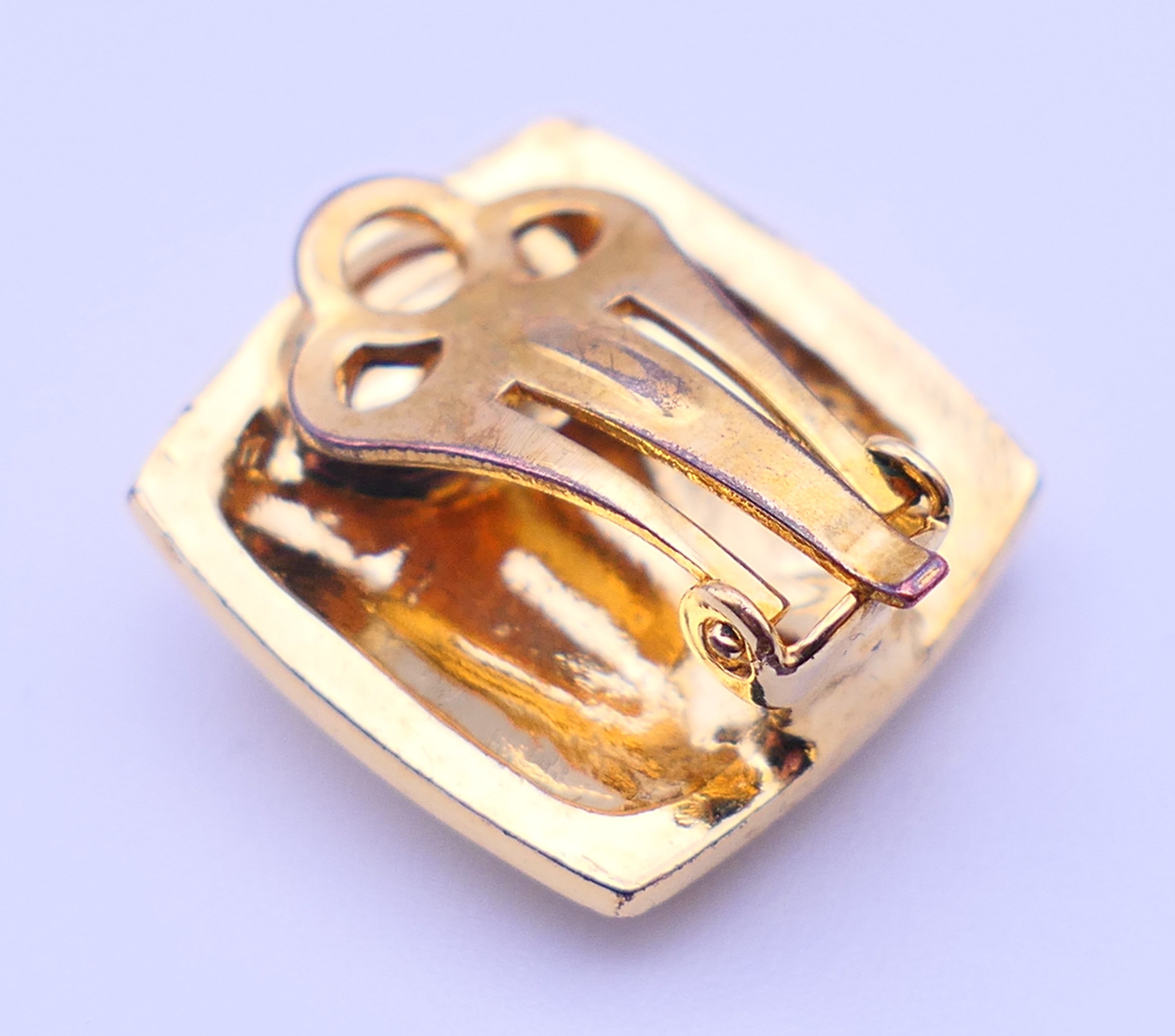 A pair of Gianni Versace Medusa clip-on earrings. 1.75 x 1.75 cm. - Image 4 of 5