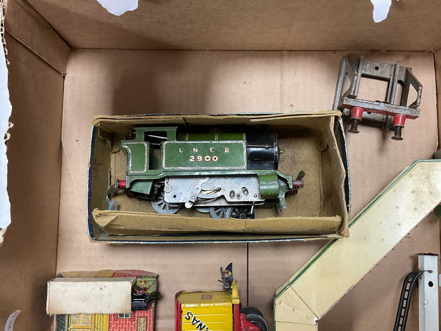 A Quantity of Hornby '0' Gauge, including a boxed M3 clockwork tank ...