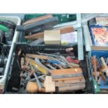 Workshop tools and accessories, including quantity of vintage artisan hand tools, wooden moulding