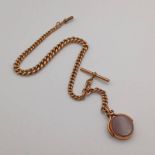 9CT GOLD CURB LINK WATCH CHAIN & GOLD BLOODSTONE & CHALCEDONY SWIVEL FOB - 72.1 G TOTAL, 40.