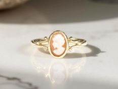 A 9ct gold cameo ring, size O CONDITION REPORT: 1.