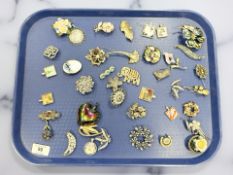 A group of costume jewellery, heart pendant, brooches,