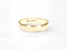 A 9ct gold band ring, size U½ CONDITION REPORT: 3.