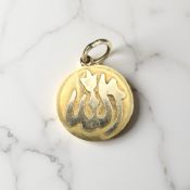 A Middle Eastern gold disc pendant, stamped 750, diameter 13mm CONDITION REPORT: 1.