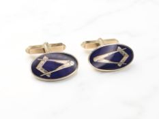 A pair of 9ct gold and enamel Masonic cuff links CONDITION REPORT: 7.