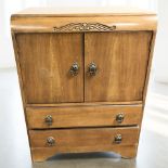 A mid 20th century oak double door cabinet, 77 cm x 46 cm x 102 cm.
