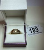 An 18ct yellow gold stone diamond ring 4.35 grams Size V