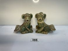 A small pair of dogs of foo