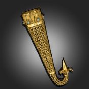 AN EARLY 19TH CENTURY TURQUOISE-SET GOLD POSY HOLDER BROOCH, set with turquoise cabochons to the