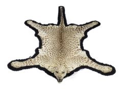 λ TAXIDERMY. AN INDIAN LEOPARD SKIN RUG BY VAN INGEN & VAN INGEN, MYSORE, EARLY 20TH CENTURY the