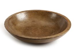 A LARGE GEORGE III TREEN SYCAMORE DAIRY BOWL C.1800 the flat rim with a single reed, with decorative