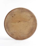 A GEORGE III TREEN BEECH PLATTER C.1800 of slightly dished form, with a shallow foot 39.5cm diameter