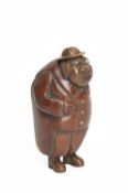 A FRENCH COQUILLA NUT FIGURAL SNUFF BOX EARLY 19TH CENTURY depicting a caricature hunchback with