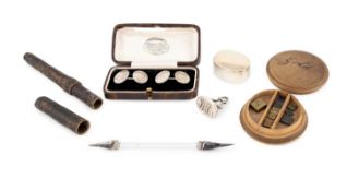A small mixed lot, comprising: a pair of George III provincial silver cufflinks, by Josiah Jones