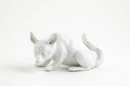 A RARE MEISSEN WHITE-GLAZED MODEL OF A CROUCHING FOX C.1740 modelled by J J Kändler, crossed