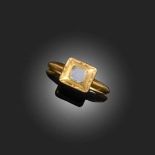 A MID-17TH CENTURY YELLOW GOLD AND DIAMOND RING