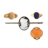 THREE GOLD SIGNET RINGS AND A HARDSTONE CAMEO-SET GOLD BROOCH, 19TH CENTURY AND LATER