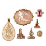 A MIXED LOT OF JEWELLERY, 19TH CENTURY AND LATER