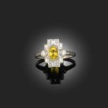 AN ART DECO STYLE SAPPHIRE AND DIAMOND RING