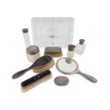 λ A mixed lot of silver items,