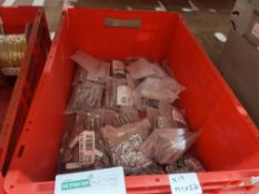 19 X BRAND NEW PACKS OF COMPONENTS IN VARIOUS DESIGNS (LOC: 27.4-BB328)