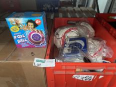 17 PIECE MIXED LOT INCLUDING POOL BALLS, FOOTBALLS, EVERTON MERCH ETC (LOC: 31.5-BB2285)